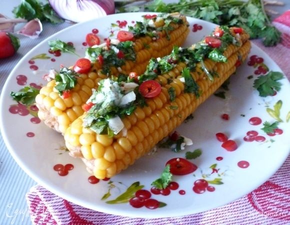 Готовую кукурузу смазать ароматным маслом, пока она горячая. Едим с удовольствием! Как видите, все проще простого.
Угощайтесь! 