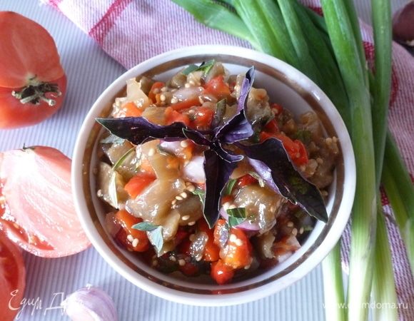 Подаем к столу со свежим лавашем или с зерновым хлебом, с овощами, с зеленью. И с вином, конечно :))) 
Приятного аппетита!