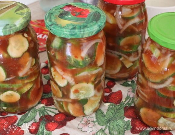 Залить огурцы заливкой. Прикрыть крышками, но не закручивать.