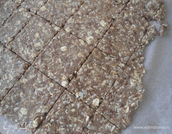 Ножом сделать надрезы.