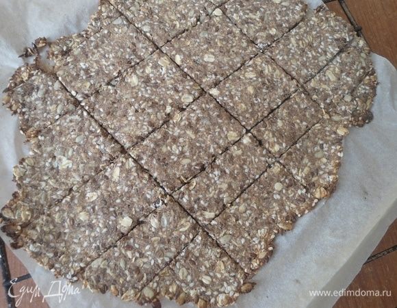 Выпекать в разогретой до 200°С духовке 12 минут. Остудить на решетке.