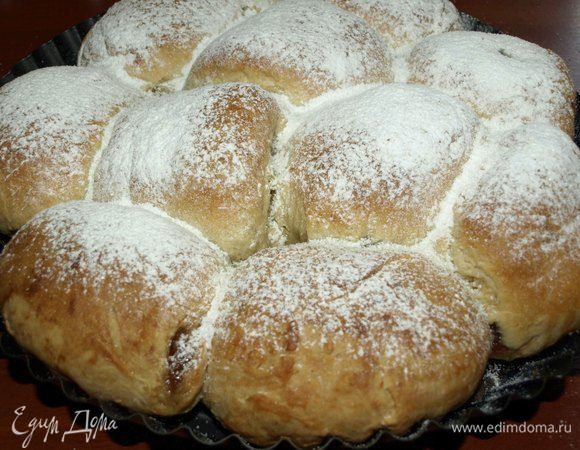 Посыпаем сахарной пудрой.