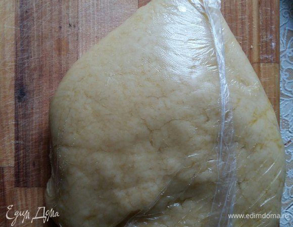 Убрать на 30 минут в морозильную камеру (хотя это не обязательно). 