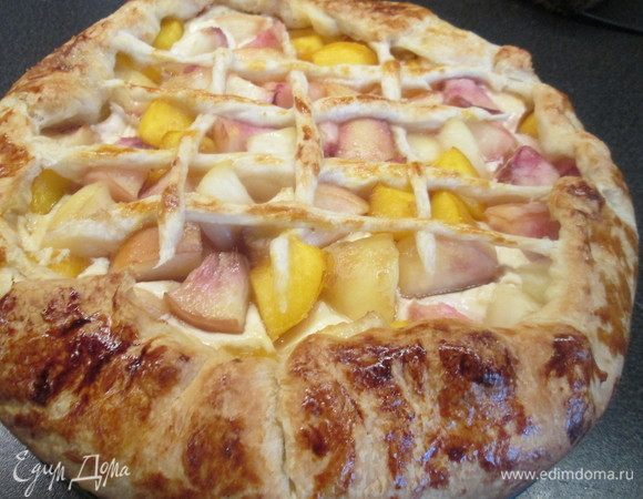 Выпекаем 40 минут при 200°С. Остужаем несколько минут в форме и извлекаем.