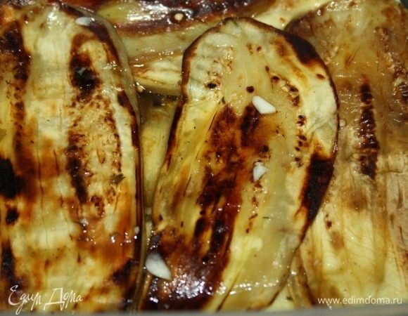 Залить маринадом. Накрыть крышкой, убрать в холодильник на сутки.