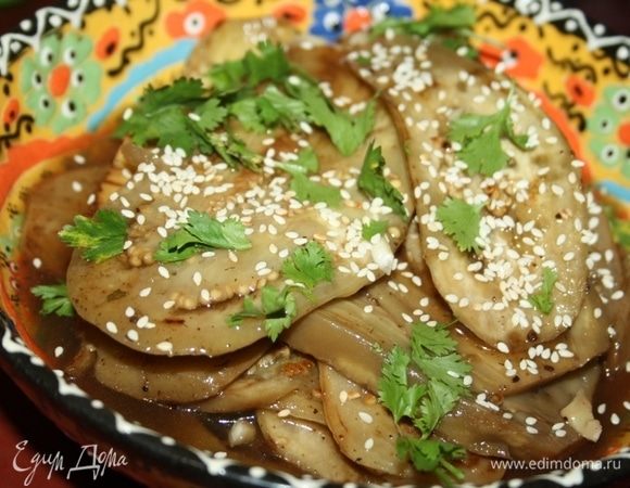 Подавать можно, посыпав по желанию кунжутом и листочками кинзы.