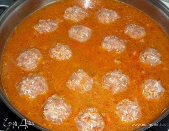 Добавляем воду и соль (1/2 ч. л.). Готовим 15-20 минут.