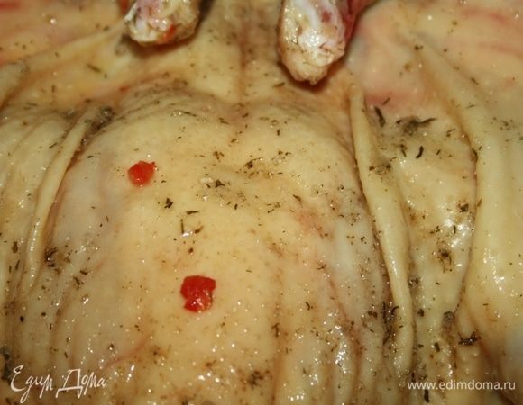 Натереть солью. Завернуть в 2 пакета и убрать в холодильник на 12 часов.