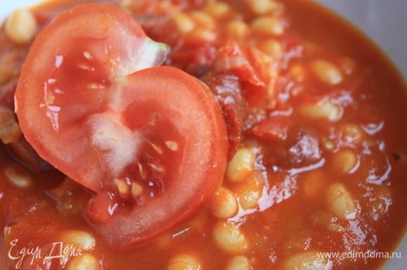 В конце добавьте розмарин и дайте супу немного настояться. Подавая суп порционно, можно полить его небольшим количеством оливкового масла.