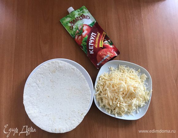 Сыр натереть на крупной терке.