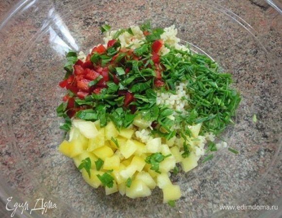 Петрушку и лук порубить, а мяту я обычно рву руками (забыла сделать фото с мятой). 