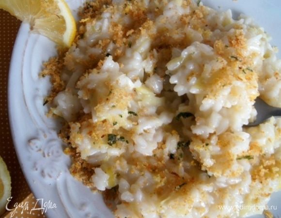 Подавать сразу же, щедро посыпав лимонно-сухарной крошкой. Именно она придает этому блюду пикантную нотку!