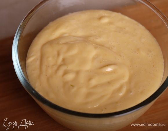 Сначала перемешать венчиком до растворения масла, затем хорошо пробить крем блендером. Крем готов.