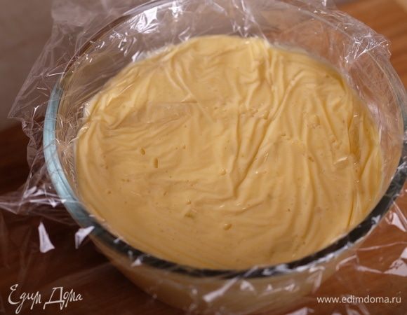 Накрыть пищевой пленкой «в контакт», остудить, хранить в холодильнике.