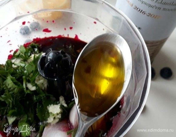 Добавляем оливковое масло.