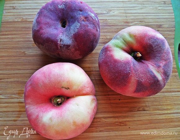 Я решила добавить все-таки каких-то фруктов в овощную выпечку.