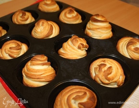 Выпекайте краффины при температуре 200°С до светло-коричневой корочки.