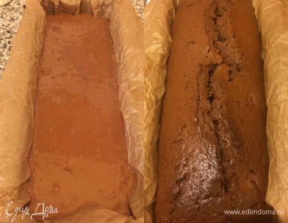 Вылить тесто в форму Д(26) см и выпекать 55-60 минут до «сухой спички».