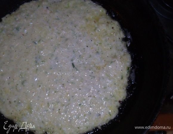 Жарить с обеих сторон на хорошо прокаленной сковороде с добавлением подсолнечного масла.