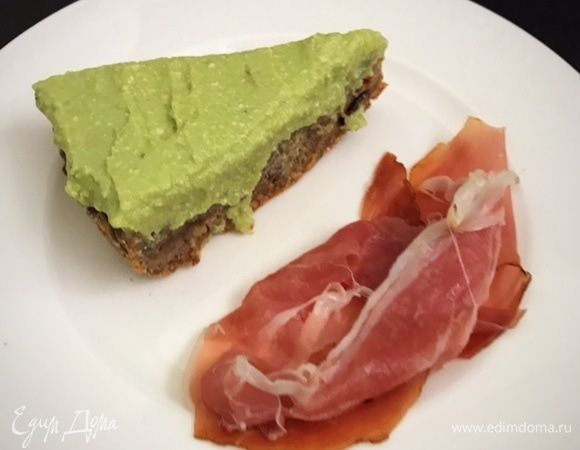 Выложить крем на кекс и подавать с ветчиной. 
