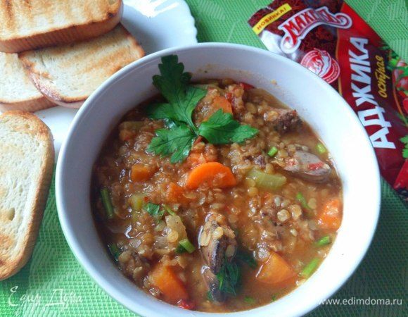 Отдельно можно приготовить тосты, очень вкусно их помакать в тушеной чечевице. Получается вкусное, пряное блюдо.