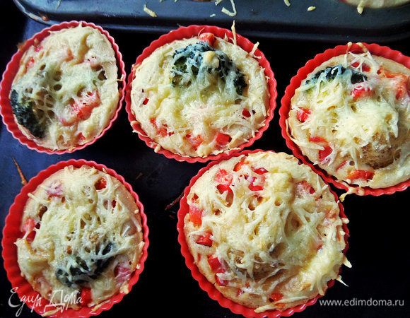 Допечь до готовности, чтобы была сырная корочка. Пекла в два этапа по 30 минут.