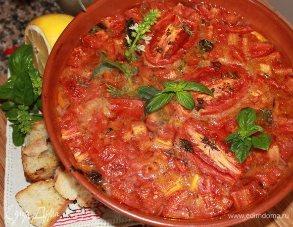 Украсить свежими листьями базилика и тимьяна. Натереть сверху цедру лимона, поперчить.
Как я указала выше, можно не полностью измельчить погруженным блендером, так суп получится еще вкуснее.
Приятного аппетита!
Buon appetito!