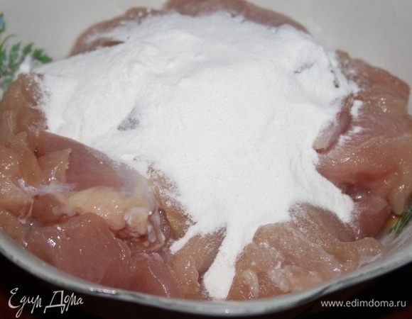 Добавить соль, сахар и перемешать, добавить рисовую муку и перемешать.