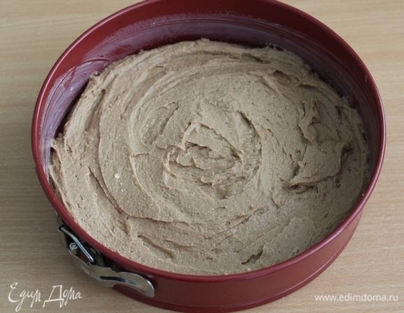 Выложить в форму 24 см.