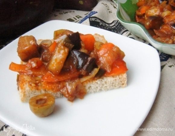 Можно посыпать свежим базиликом, но и без него это очень вкусно!
Итальянцы говорят, что на следующий день капоната становится еще вкуснее!