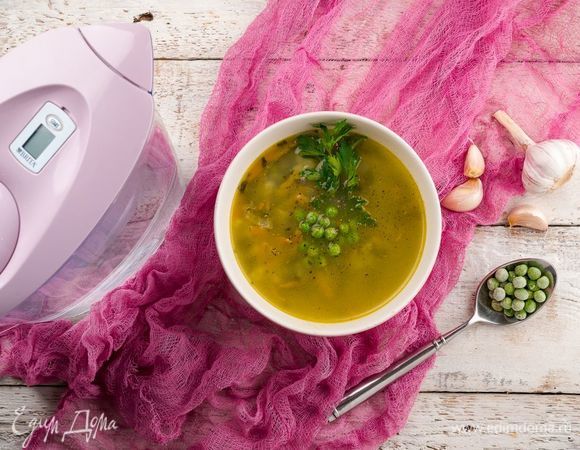 Подавайте суп горячим с кружочками лимона (по желанию). Приятного аппетита!