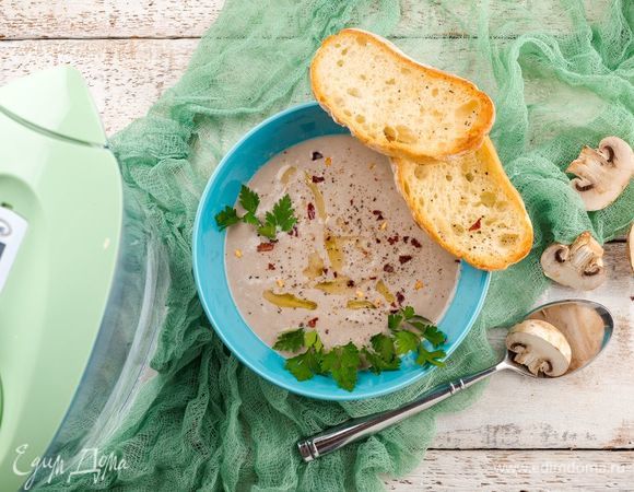 Подавайте суп горячим с гренками. Приятного аппетита!