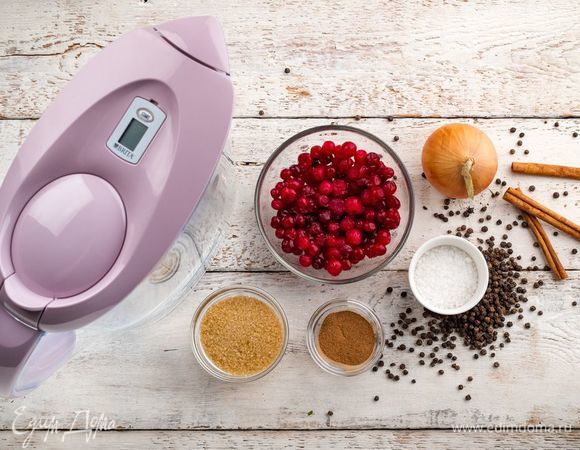 Для приготовления клюквенного соуса нам понадобятся следующие ингредиенты.