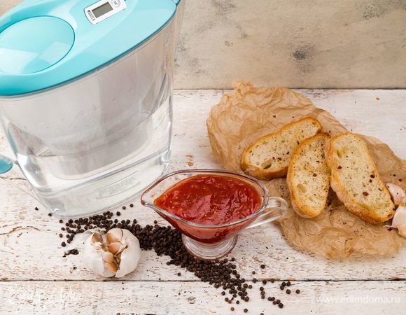 Подавайте соус с любимыми блюдами, приготовленными на гриле. Приятного аппетита!