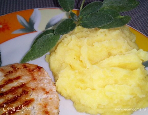 Подавать горячим, как гарнир. Подавать в том случае, если у вас, пробуя на соль, хватило терпения не съесть его полностью ложкой!
Приятного аппетита! Buon appetito!