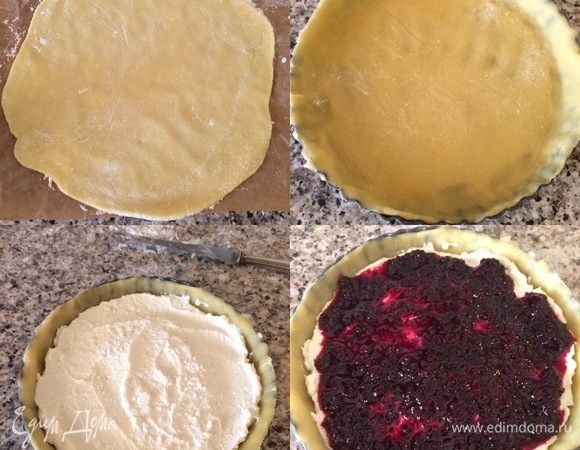 Раскатать большую часть теста, переложить в форму и распределить. Смазать творожной начинкой, а сверху покрыть джемом.