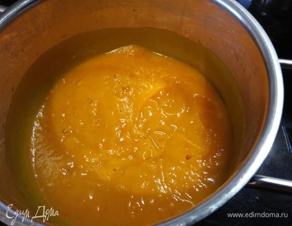 Пюрировать погружным блендером. 