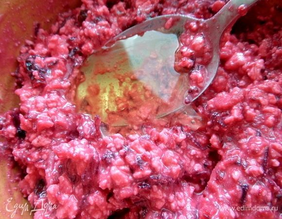 Влить ложку масла.