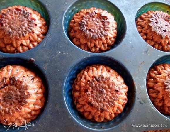 Выпекать 25 минут при 180°С. В конце я их перевернула ненадолго.