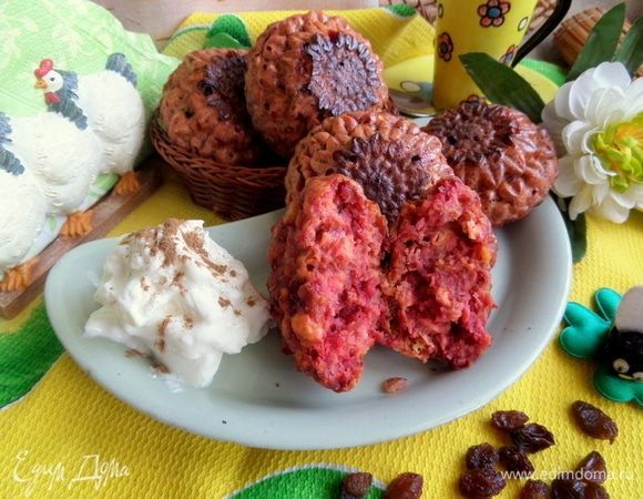 Посыпав его тоже корицей.