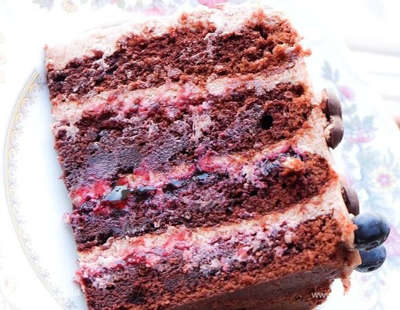 Разрезать на кусочки и подавать.