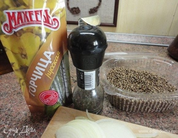 Особое внимание приправам, лучше перец и кориандр молот непосредственно перед применением.