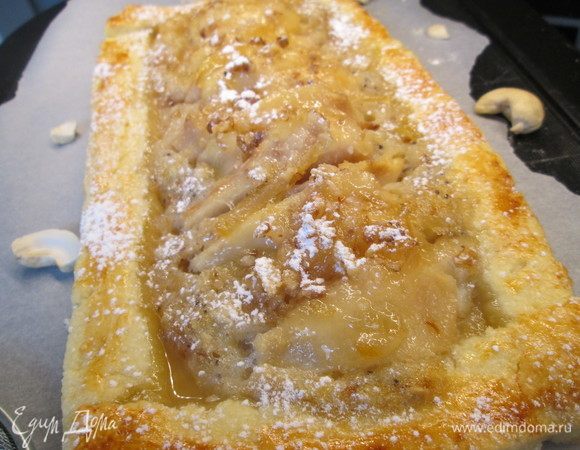 Посыпать пирог сахарной пудрой и приятного аппетита! 