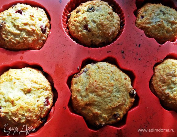 Форма с более крупными булочками выпекалась подольше 30 минут.