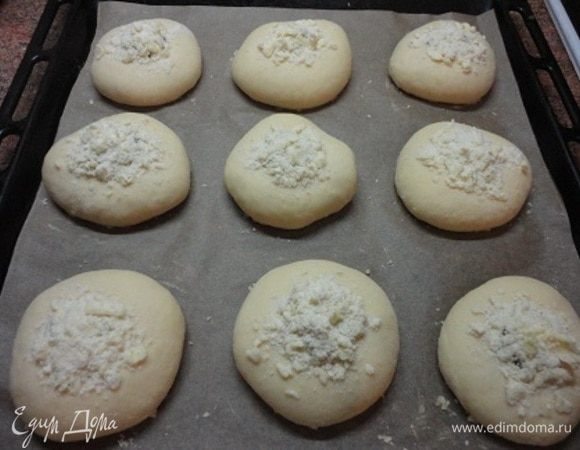  И посыпьте крошкой.