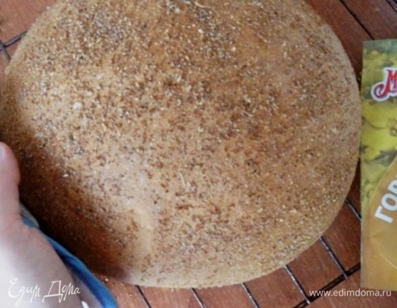 Готовый хлеб при постукивании должен издавать глухой звук. Отсудить на решетке.