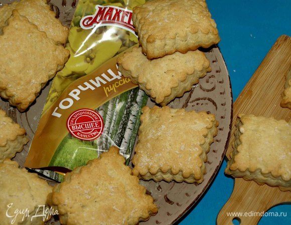 Печенье выкладываем на блюдо и даем полностью остыть.