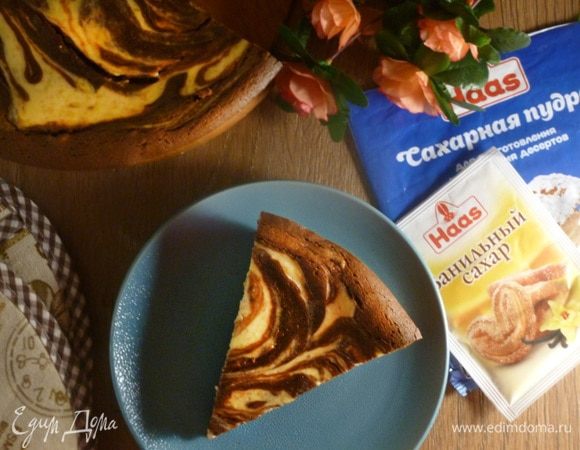 Выпекать 30-40 минут при 180°C. Оставить пирог на 15 минут в форме, затем аккуратно достать. Приятного аппетита!