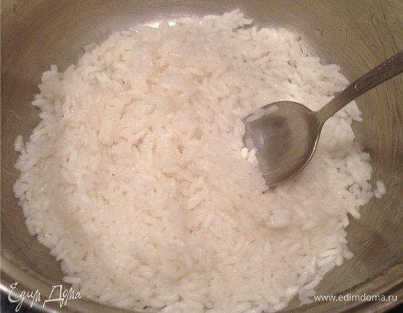Рис хорошо промыть, отварить до готовности.