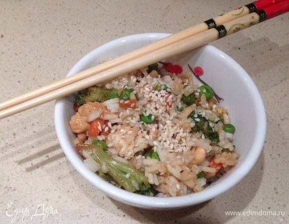 Перед подачей украсить семенами кунжута.